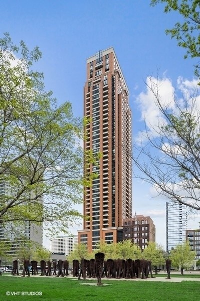 Building Photo - 1160 S Michigan Ave