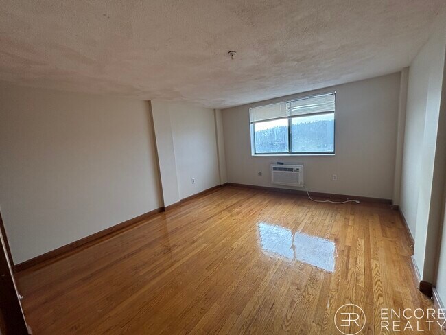 Building Photo - 1110 Commonwealth Ave