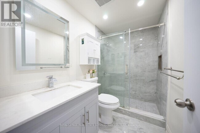 Building Photo - 1110 Edgehill Pl