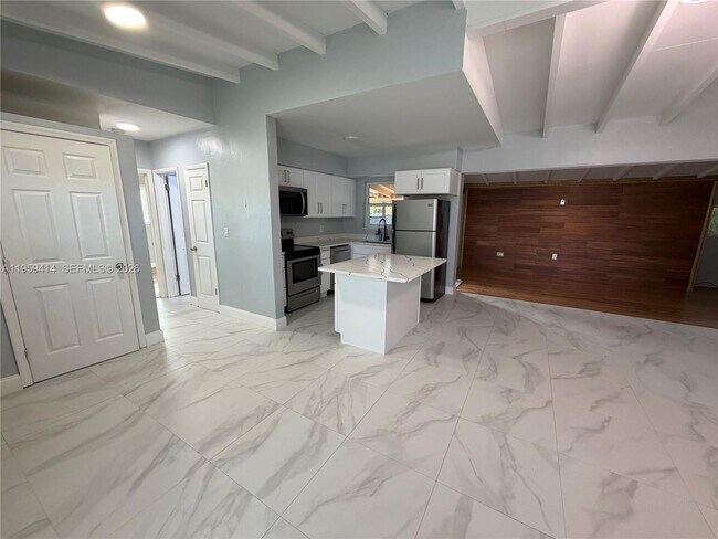 Foto del edificio - 4210 SW 10th St