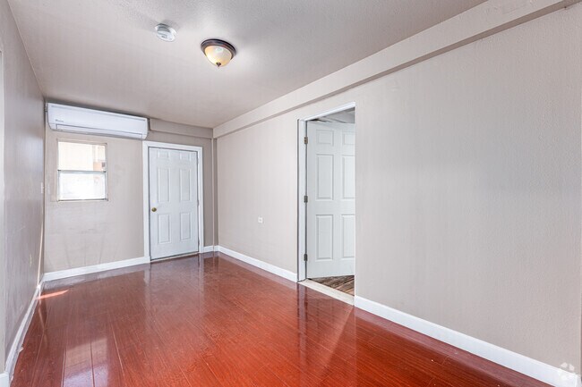 2 habitaciones, 1 baño - 515 pies cuadrados - Sala de estar - 1819 Workman St