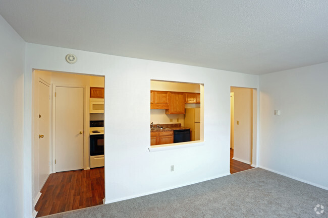 Building Photo - 1012 S Byrne Rd