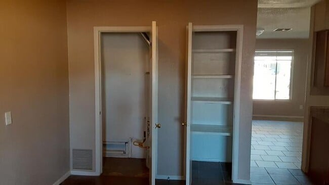 Building Photo - 4717 N 47th Dr