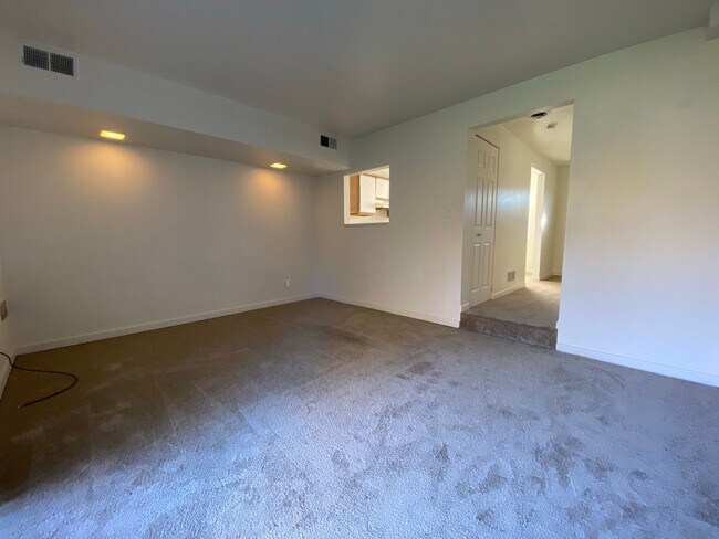 Foto del edificio - Beautiful Brick 2 BR Townhouse in Great Ze...