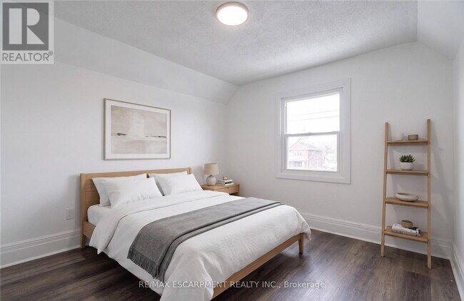 Photo du bâtiment - 198 Sherman Ave N