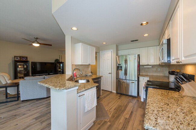 Foto del edificio - 4471 Riverwatch Dr
