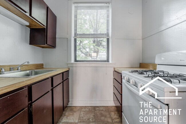 Foto del edificio - 2428 N Sawyer Ave