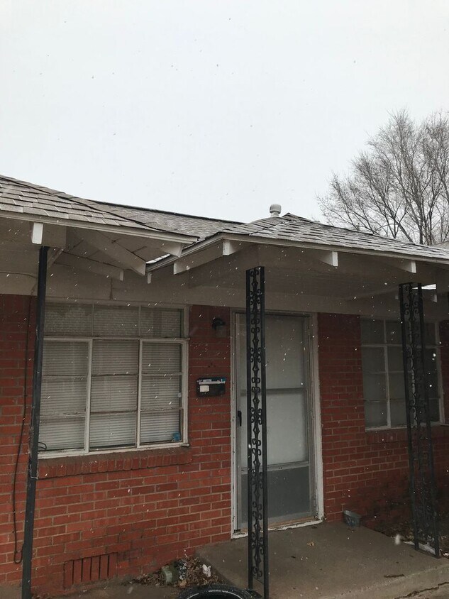 Primary Photo - Available For Immediate Move-In! 2 Bedroom...