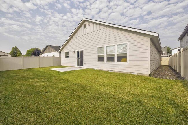 Building Photo - 972 S Wavetrain Ave