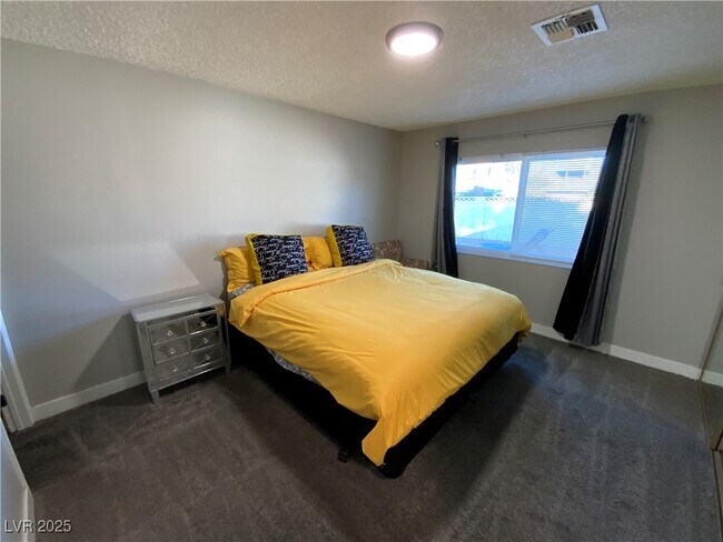 Foto del edificio - 5544 Spencer St