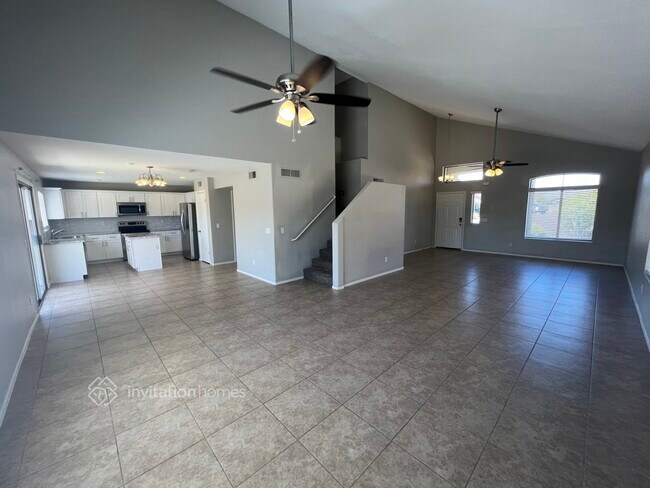 Building Photo - 15917 W Cottonwood St