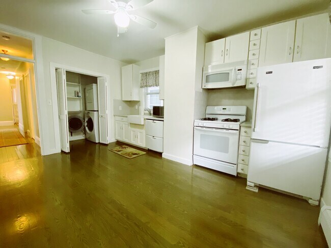 Foto del edificio - 451 E 7th St