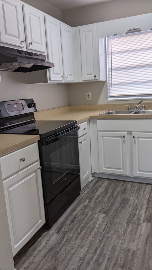 Foto del edificio - Linton Oaks townhouse - Completely Remodeled