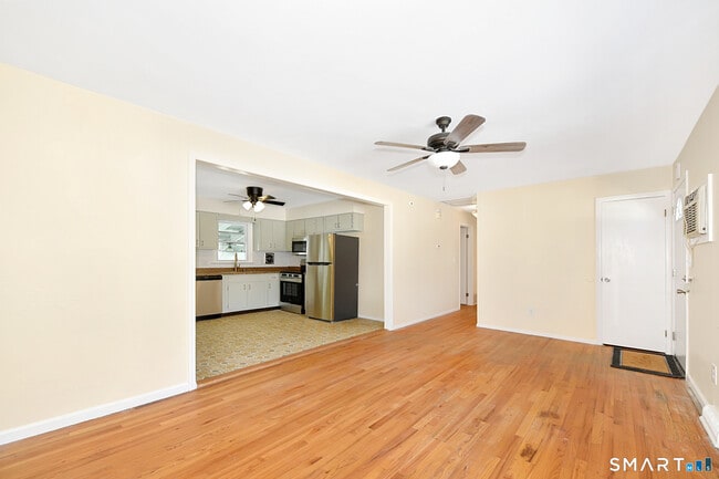 Building Photo - 90 Mary Ellen Dr