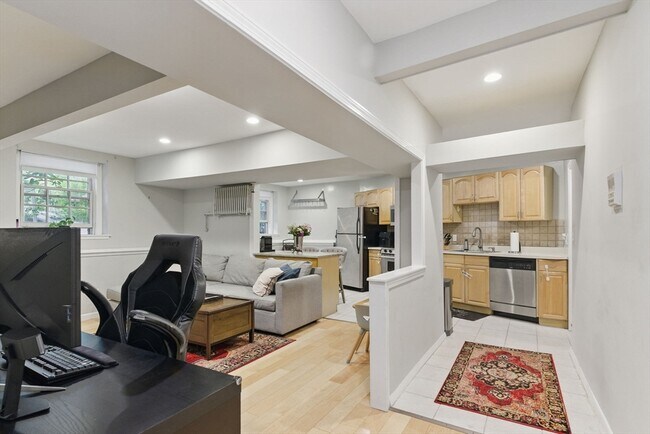 Building Photo - 240 Brattle St
