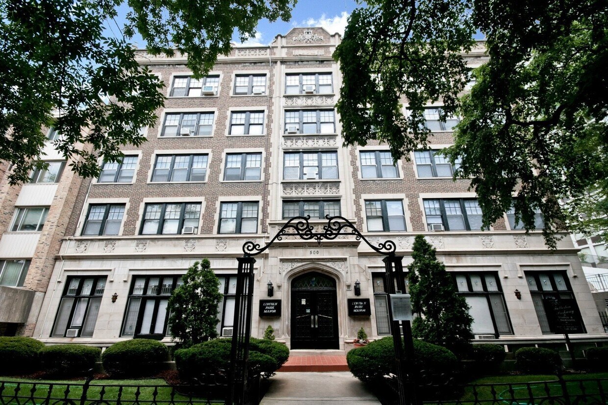 500 W. Fullerton Ave. Apartments Chicago, IL
