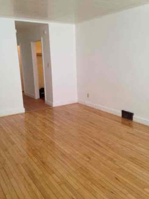 Building Photo - 202-204 E 4th St