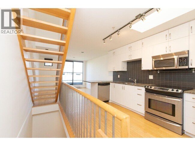 Photo du bâtiment - 682 W 16th Ave