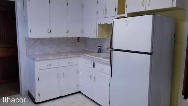 Foto del edificio - 4 br, 1.5 bath House - 15 Broadway Ave