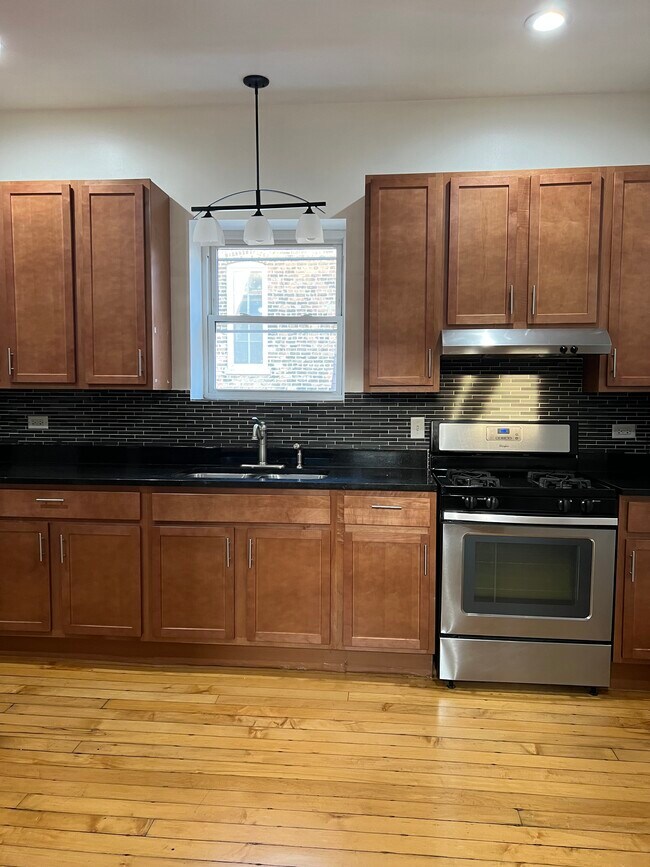 Building Photo - 2112 W 23rd St