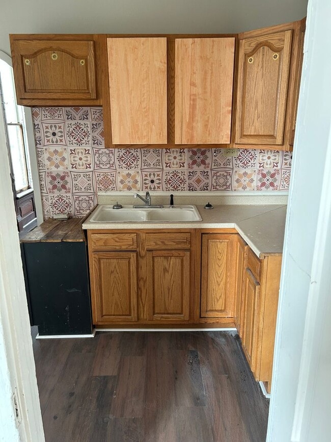 Building Photo - 230 E Chestnut St