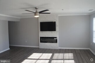 Building Photo - 5814 Holly Springs Dr N