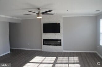 Building Photo - 5814 Holly Springs Dr N