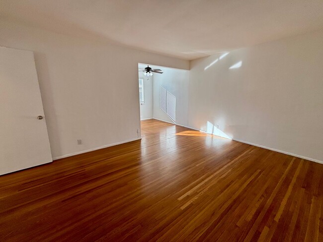 Building Photo - Victory, 1700-1702