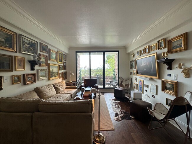 Foto del edificio - 14 Lockwood Dr