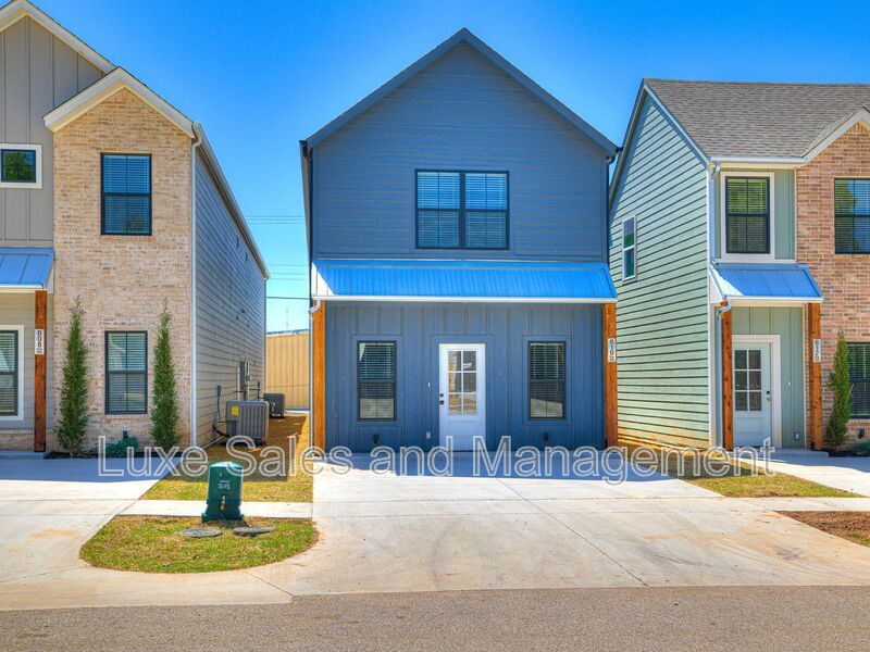 Foto principal - 610 W 2nd St