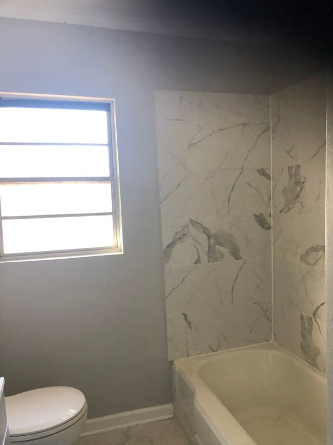 Foto del edificio - Be the First to Enjoy this Remodeled Jem