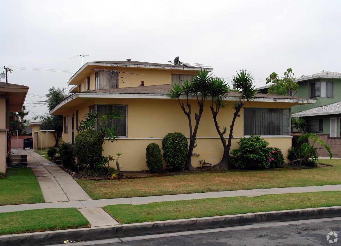 Building Photo - 2920 W El Segundo Blvd