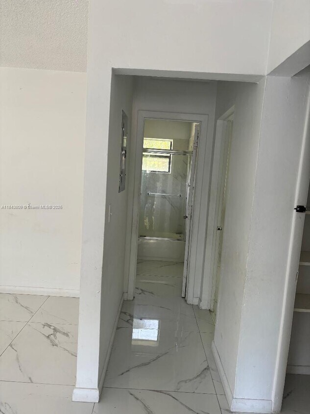 Foto principal - 1371 NE 150th St
