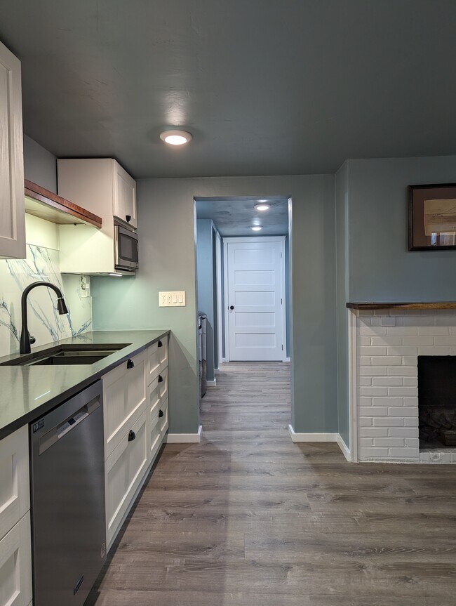 Foto del edificio - 747 NE Holland St