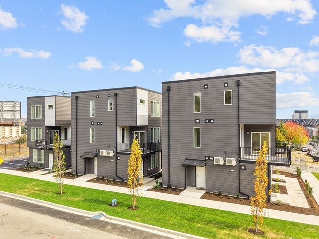 Building Photo - Brand New Construction 1 bed 1 Bath Availa...