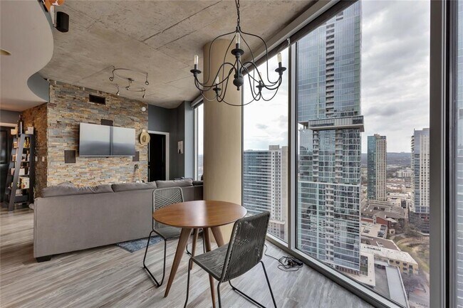Building Photo - 360 Nueces St