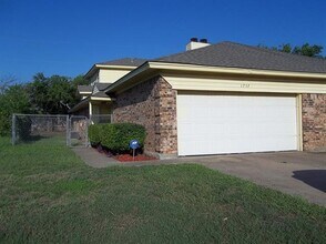 Building Photo - 1757 Carrington Dr