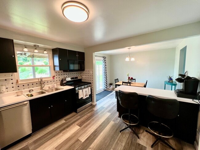 Building Photo - 8099 Nuttals Grove Rd