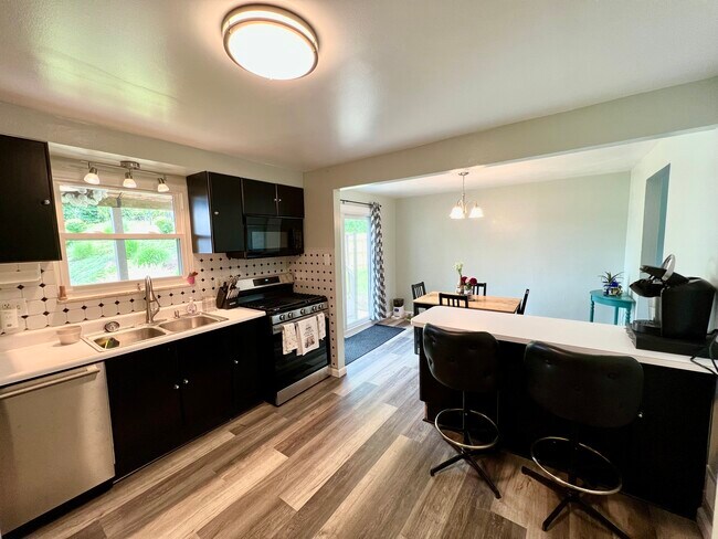 Foto del edificio - 8099 Nuttals Grove Rd