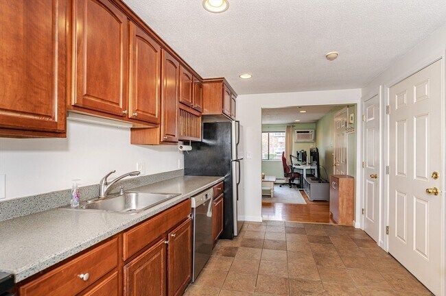 Foto del edificio - 1 Laurent Rd