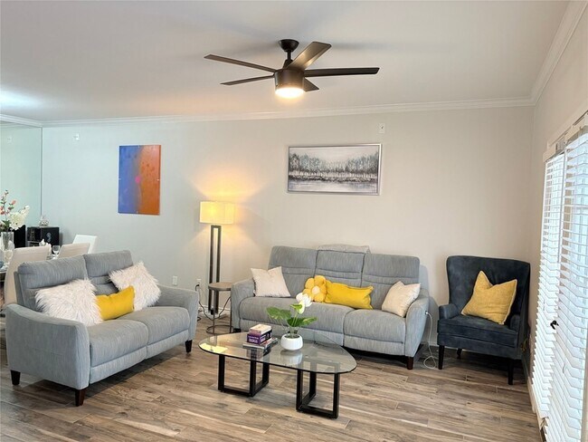 Foto del edificio - 622 Wilcrest Dr