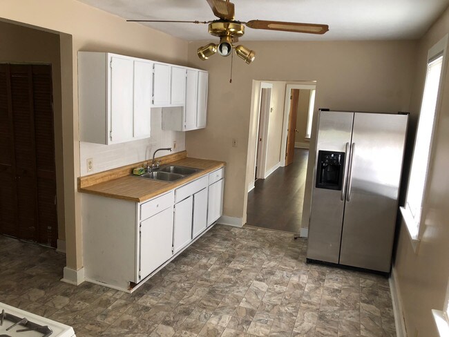 Building Photo - 2809 Archwood Ave
