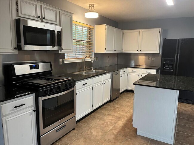 Building Photo - 11302 Meadowchase Dr