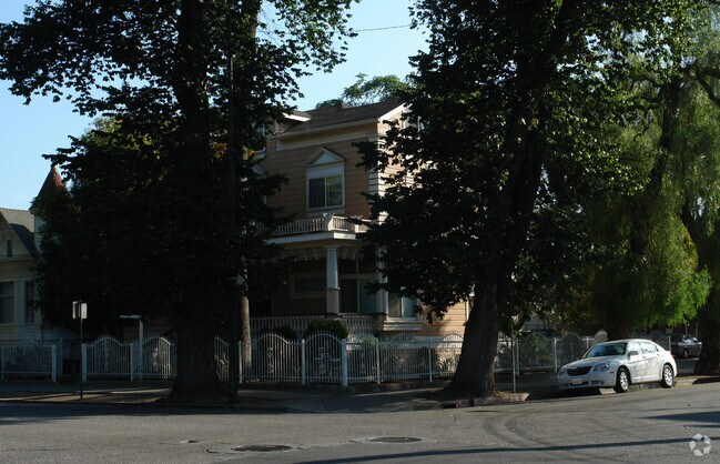 Building Photo - 694 S 2nd St