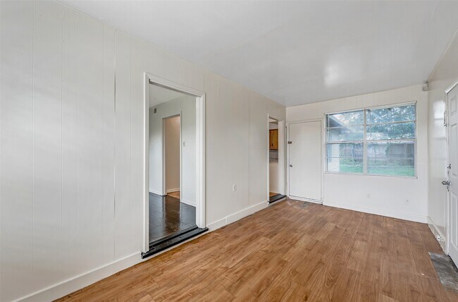 Foto del edificio - 6114 Doulton Dr