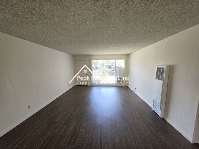 Building Photo - A Charming 3bd/1ba Fruitridge Manor Area Home with Garage