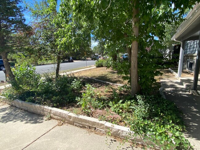 Foto del edificio - 1475 Chambers Dr