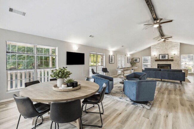 Foto del edificio - Lakeside Townhomes