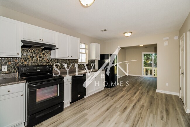 Building Photo - Lease today! No extra charge for contentme...