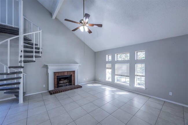 Foto del edificio - 9402 Calwood Cir